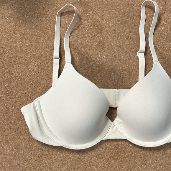 Skims tan color bra size 32 B gently used - Picture 2 of 8